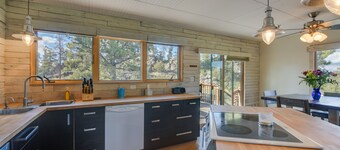 Cozy Red Feather Lakes Retreat w/ Deck & Yard