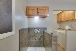 A bathroom with a shower, a toilet, and a sink. - Cozy Red Feather Lakes Retreat w/ Deck & Yard (Red Feather Lakes)