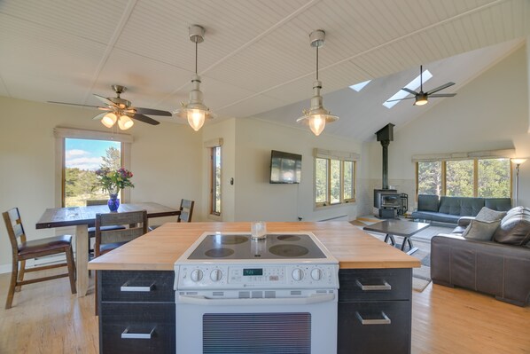 House (2 Bedrooms) | Interior