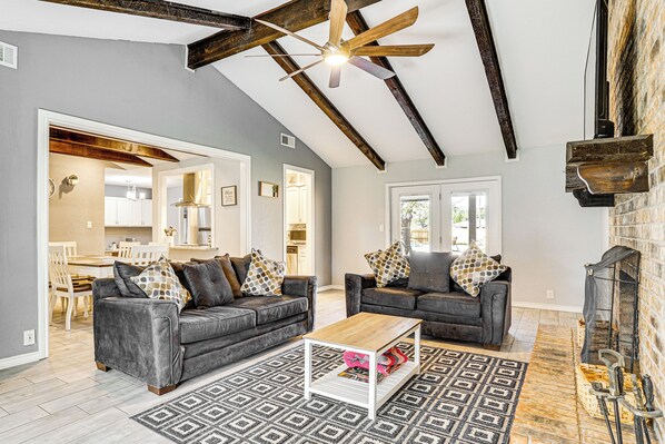 House (3 Bedrooms) | Interior