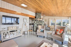 House (2 Bedrooms) | Interior - Waterfront Ferndale Home: Deck + Beach Access (Ferndale)