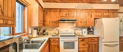 House (3 Bedrooms) | Interior