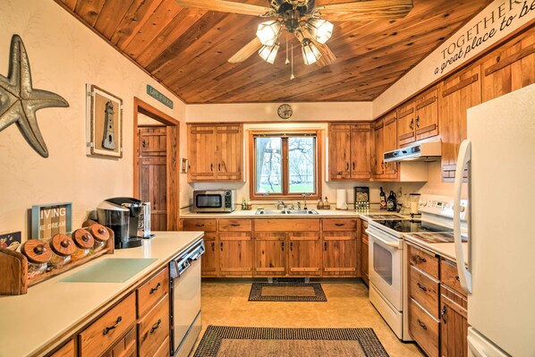 House (3 Bedrooms) | Interior - Brocton Escape: Skiing, Snowtubing, Hiking! (Brocton)