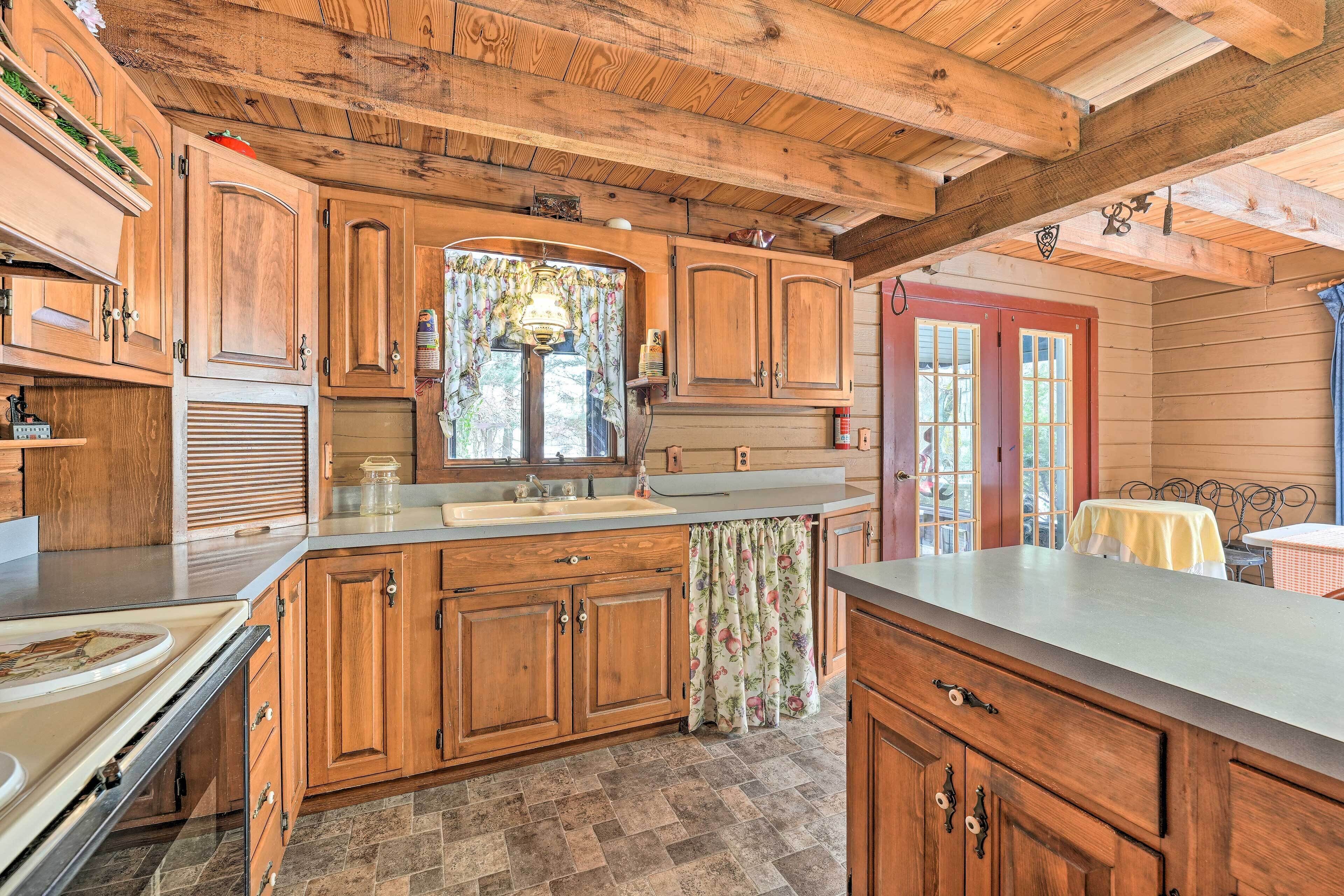 独立别墅 (4 Bedrooms) | 私人厨房 | 微波炉、烤箱、炉灶、高脚椅