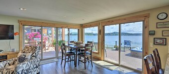 Similk Bay Retreat With Deck, Fire Pit + Hot Tub!