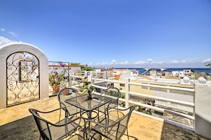 Apartment (1 Bedroom) | Outdoor dining - Gorgeous Penthouse Villa w/ Deck & Ocean Views! (Cozumel)