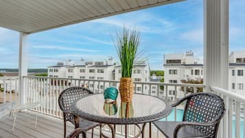 Apartment (2 Bedrooms) | Front of property