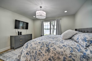 House (3 Bedrooms) | 3 bedrooms, desk, laptop workspace, iron/ironing board - Fenton Home w/ Patio & All Sports Lake Access (Fenton)