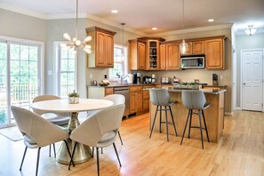 House (4 Bedrooms) | Interior