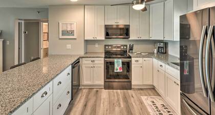 Airy Oceanfront Condo: Beach Views & Pool Access!