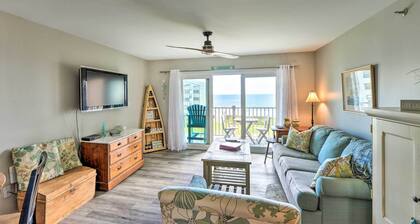 Airy Oceanfront Condo: Beach Views & Pool Access!