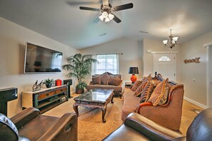 House (4 Bedrooms) | Interior