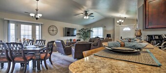 Mountain-view Moab Home w/ Pool & Hot Tub Access!