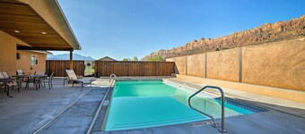 Mountain-view Moab Home w/ Pool & Hot Tub Access!