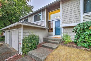 House (4 Bedrooms) | Interior - Spacious Kent Getaway w/ Yard, Deck + Grill! (Kent)