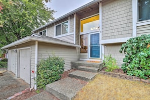 House (4 Bedrooms) | Interior - Spacious Kent Getaway w/ Yard, Deck + Grill! (Kent)