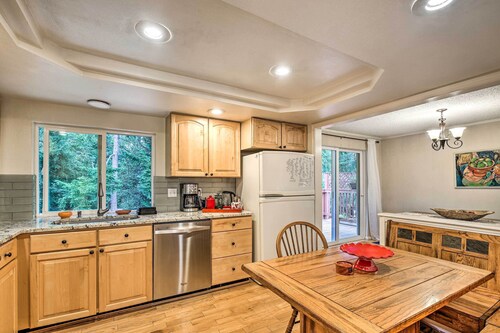 Spacious Kent Getaway w/ Yard, Deck + Grill!