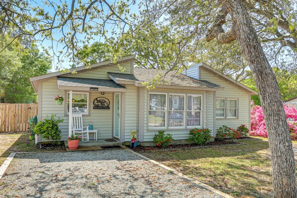 Oak Island Home W/ Fenced Yard, Walk To Long Beach - Southport, NC
