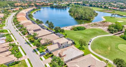 Golf Course Views & Resort Amenities: Naples Oasis