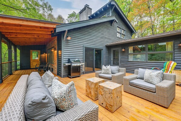 House (3 Bedrooms) | Interior - Chic Highlands Cabin Retreat w/ Deck + Office! (Highlands)