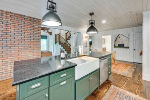 Interior - Chic Highlands Cabin Retreat w/ Deck + Office! (Highlands)