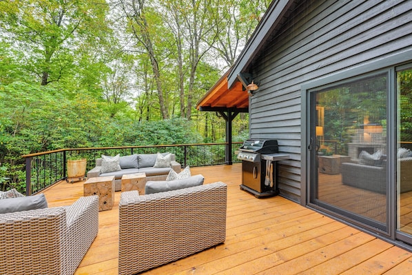 Interior - Chic Highlands Cabin Retreat w/ Deck + Office! (Highlands)