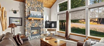 Dog-friendly Ronald Vacation Rental Cabin!