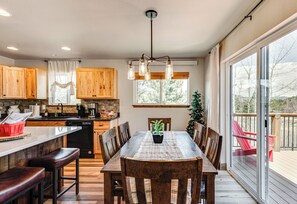 Interior - Newly Built Estes Park Townhome, 2 Miles to Rmnp! (Estes Park)