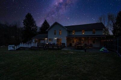Sauna, Spa & Stargazing: Coudersport Home!