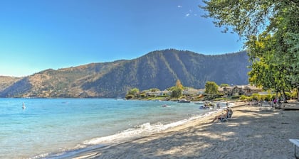 Gorgeous Wapato Point Lakehouse w/ Private Hot Tub