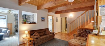 Cozy Ashford Home - 5 Mi to Rainier Nat'l Park!