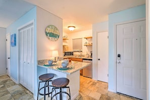 Interior - Panama City Beach Studio: Pool Access & Near Beach (Panama City Beach)
