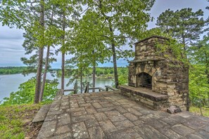 House (4 Bedrooms) | Interior - Private Dock & Slip: Lake Hamilton Hideaway! (Royal)