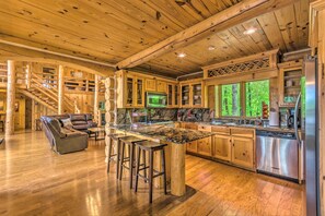 House (4 Bedrooms) | Interior