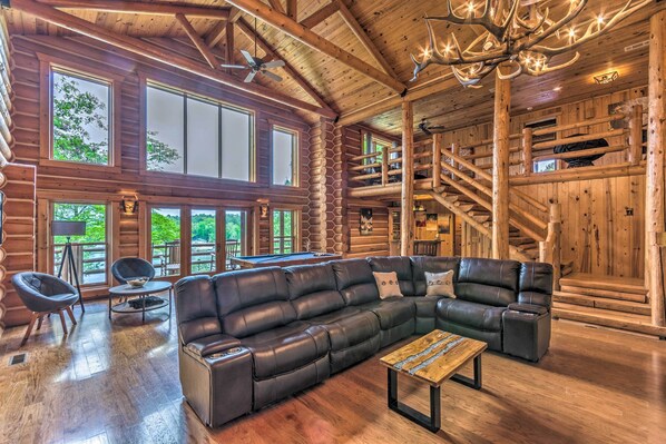 House (4 Bedrooms) | Interior - Private Dock & Slip: Lake Hamilton Hideaway! (Royal)