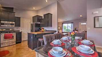 House (3 Bedrooms) | Interior