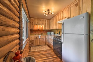 Interior - Alpine Adventures: Cozy Log Cabin w/ Deck & Views! (Alpine)