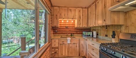 House (3 Bedrooms) | Interior