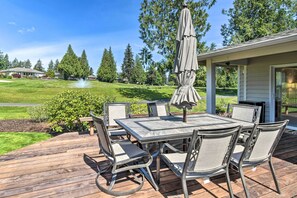 Terrace/patio - Spacious Family Home on Golf Course: Hike & Bike! (Bremerton)