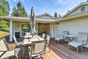 Interior - Spacious Family Home on Golf Course: Hike & Bike! (Bremerton)