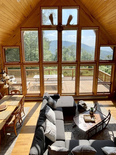 Family Cabin Near Snowshoe: Hot Tub, Sauna, Game Room & Mountain Views