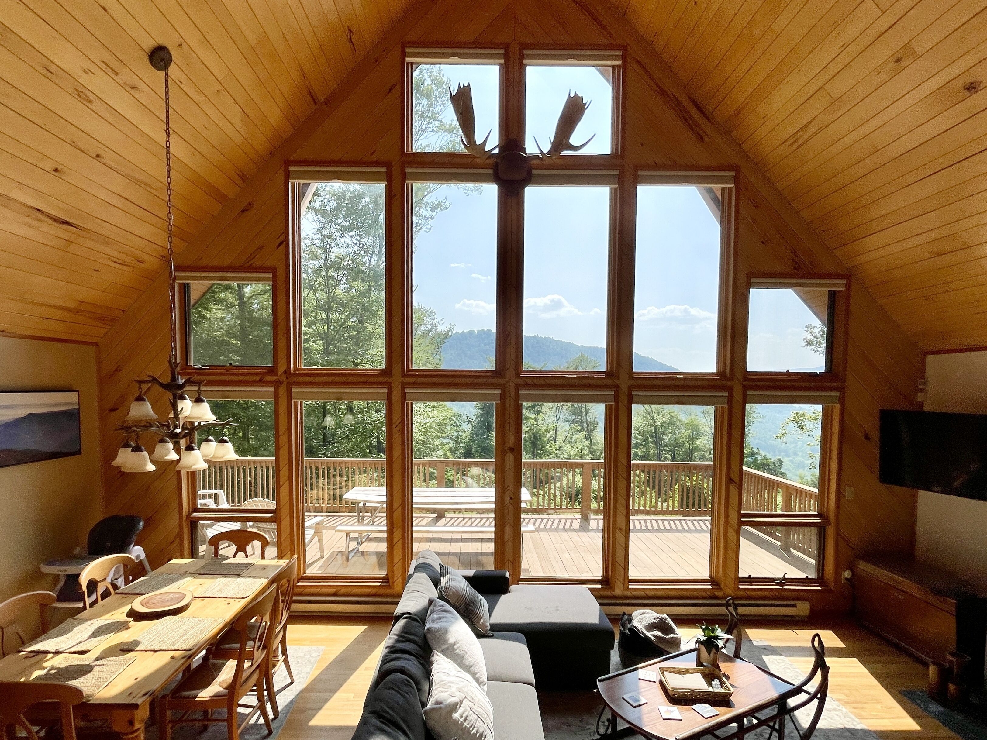 Vista Cabin on 10 Acres with VIEWS, Hot Tub, Sauna - Perfect Mountain Retreat
