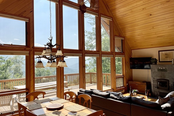 Smart TV, fireplace, stereo