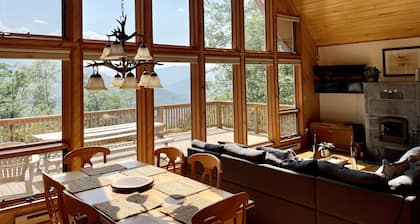 Family Cabin near Snowshoe WV with Hot Tub, Sauna, Game Room and Views
