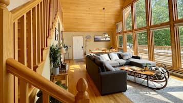 Smart TV, fireplace, stereo