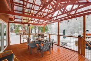 House (2 Bedrooms) | Interior - Secluded Riverfront Cabin Rental in Easton! (Easton)