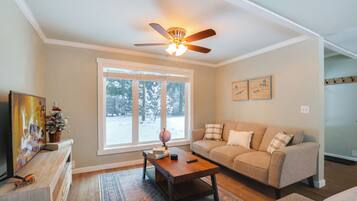 House (2 Bedrooms) | Interior