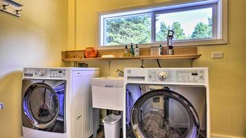 House (5 Bedrooms) | Interior