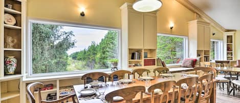 House (5 Bedrooms) | Interior