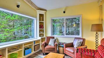 House (5 Bedrooms) | Interior